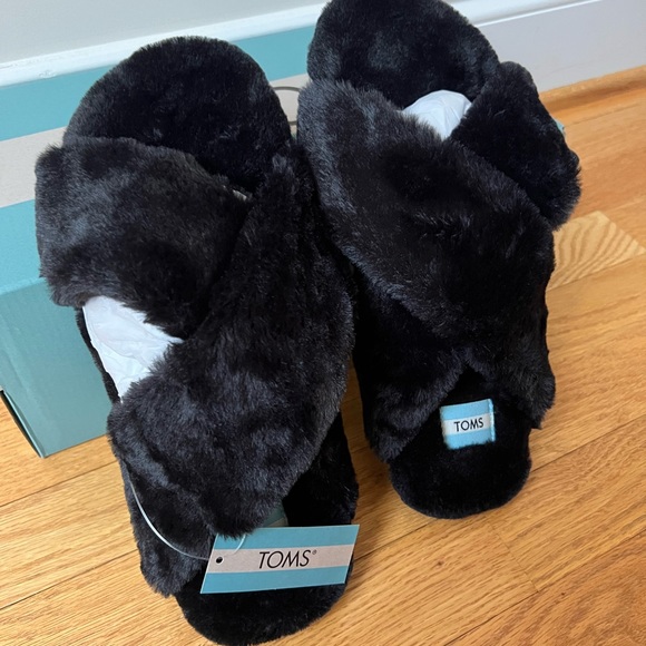 Toms slippers (new) - Picture 5 of 7